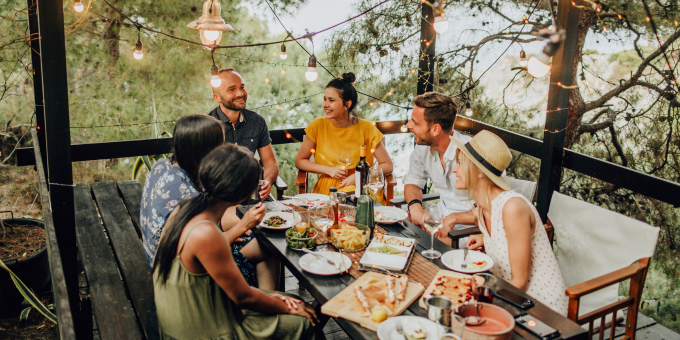 Your Guide to Navigating the Social Scene Without Compromising On Gut Health