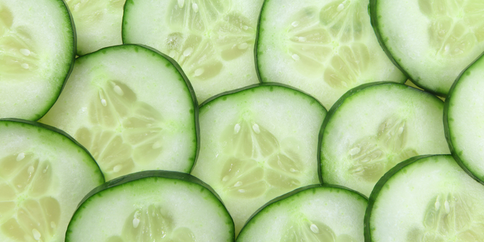 4 Natural Diuretics to Beat the Bloat