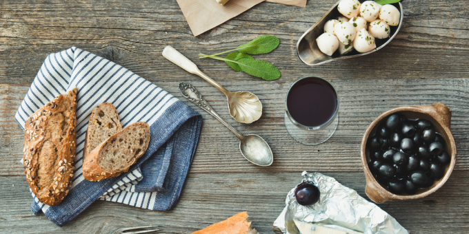 From Savoir-Vivre to Washoku: Healthy Eating Hacks From 5 Countries